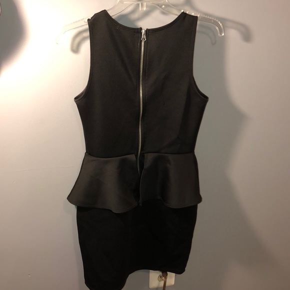 Black dress - Picture 2 of 4